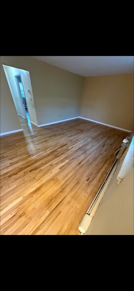 Building Photo - 450 Island Rd