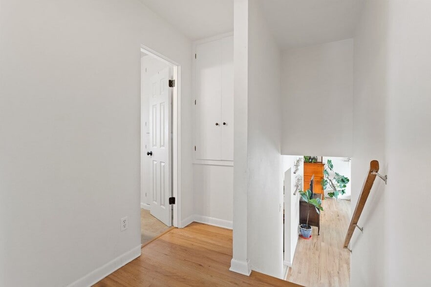 Building Photo - 2506 Lelaray St