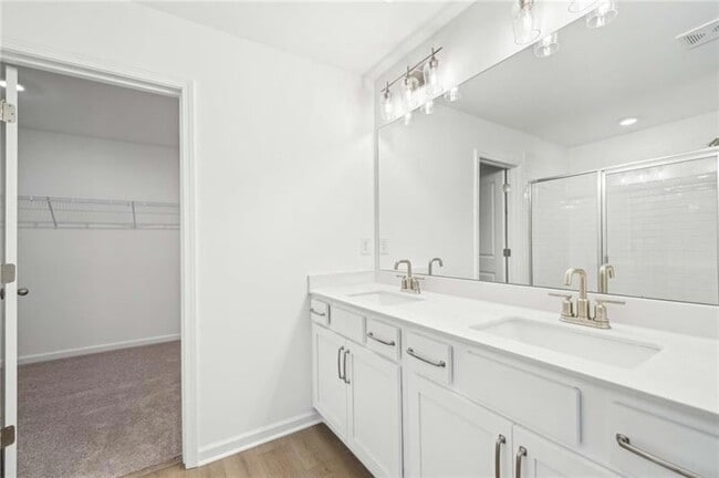 Building Photo - 320 Silverleaf Trl