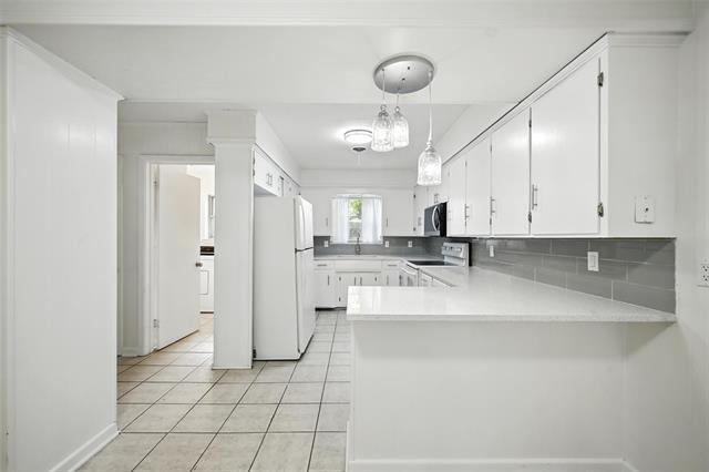 Building Photo - 304 N Bonham Dr