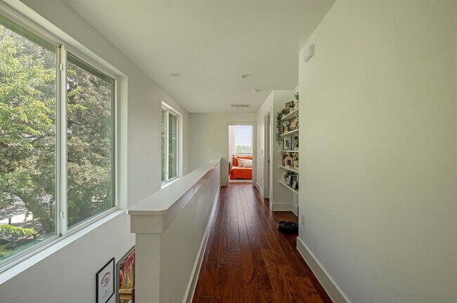 Building Photo - 2812 Oak Springs Dr