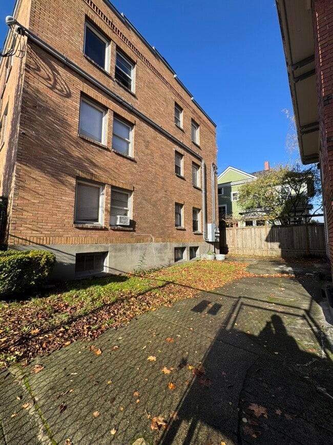 Building Photo - Stephens Properties 1325