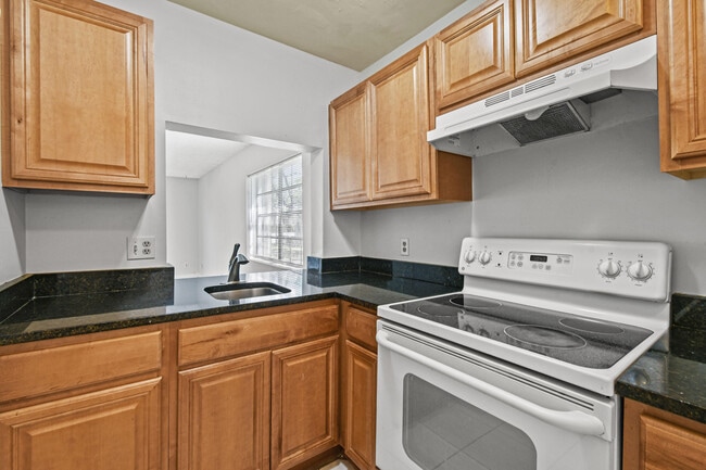 Building Photo - 408 N Cypress Dr