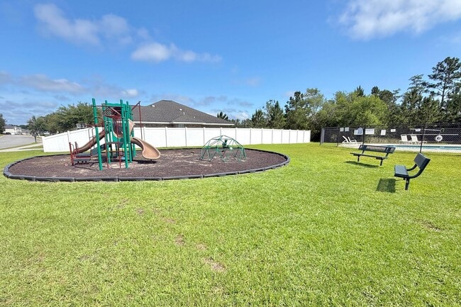 Building Photo - AVAILABLE NOW! (Small Pets Preferred) | $500 RENT CREDIT