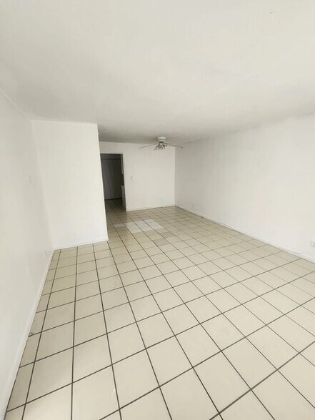 Building Photo - 5425 NW 15th Ct