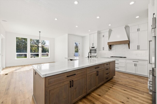 Building Photo - Luxury 5-Bed + Bonus + RV Garage Home for ...