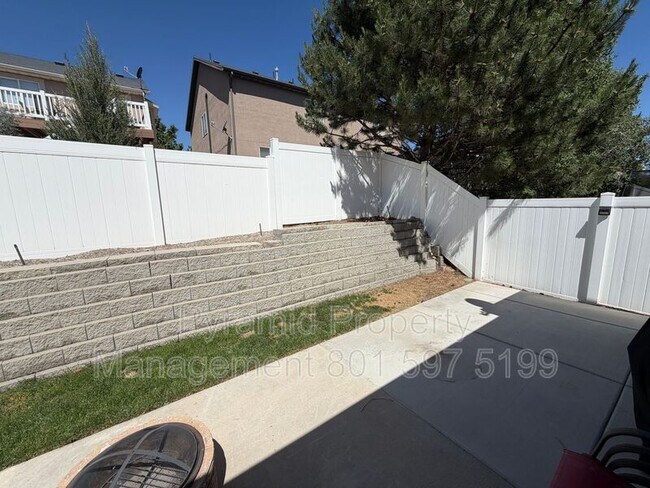 Building Photo - 12894 Cactus Berry Dr