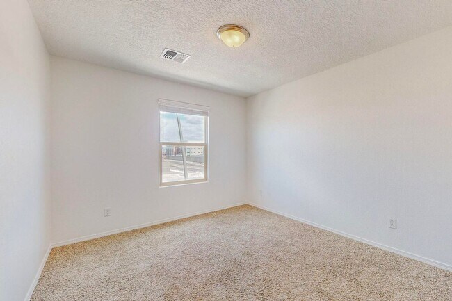 Building Photo - 3 bedroom, 2 1/2 Bath Pulte Ocotillo Model Home