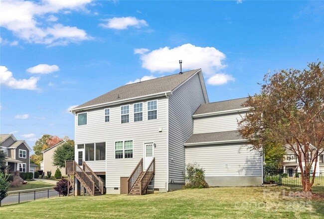 Building Photo - 5829 Dinsmore Ln