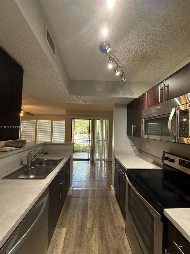 Building Photo - 15600 SW 106th Ln