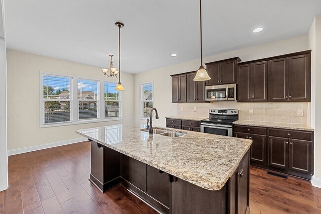 Building Photo - **Spacious 3bd/3ba in Raleigh**