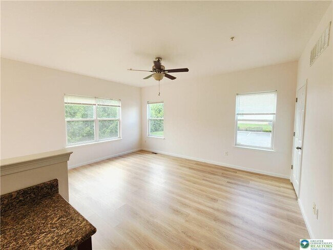 Building Photo - 937 King Way