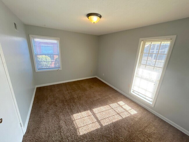 Building Photo - 5940 Pebble Beach Ave