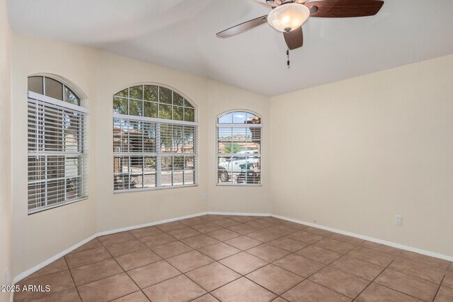 Building Photo - 10185 S Santa Fe Ln