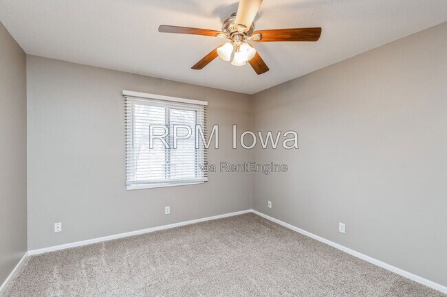 Building Photo - 2079 NW Hickory Ln