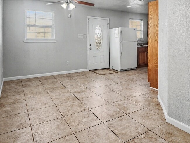 Building Photo - 5617 Avenue R