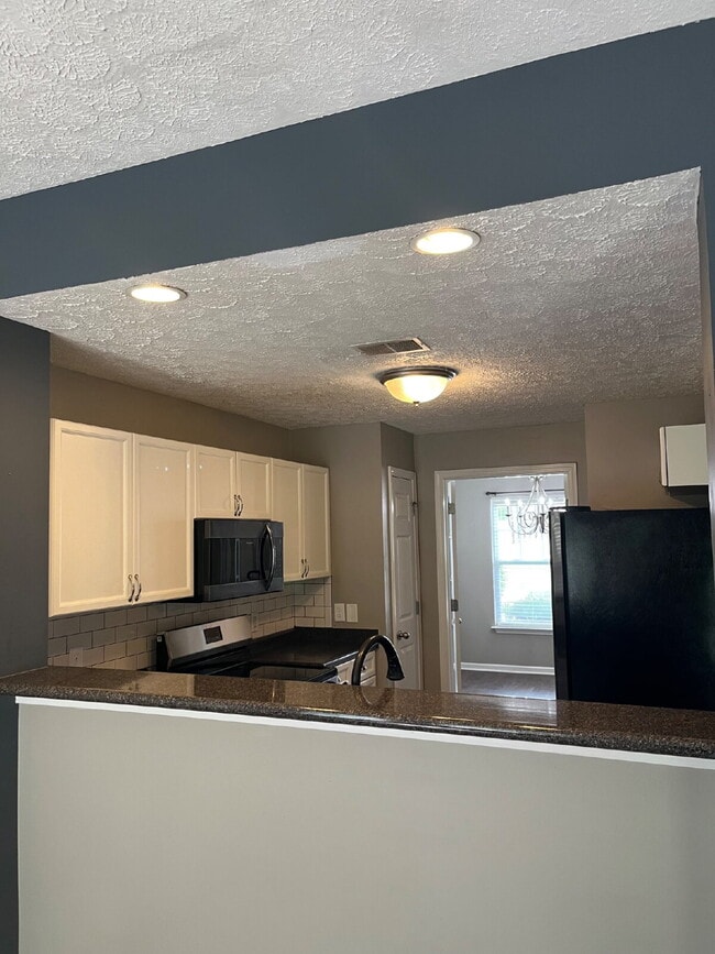 Building Photo - "Spacious 3-Bedroom Townhouse Retreat with Fireplace & Hardwood Floors in Antioch!"