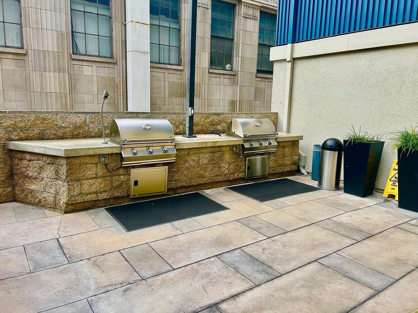 Building Photo - 300 E 4th St