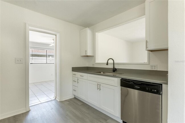 Building Photo - 410 42nd Ave NE
