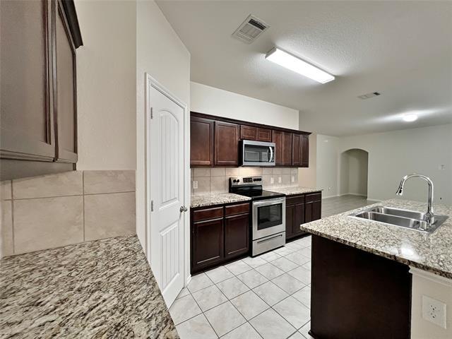 Building Photo - 526 Clearlake Dr