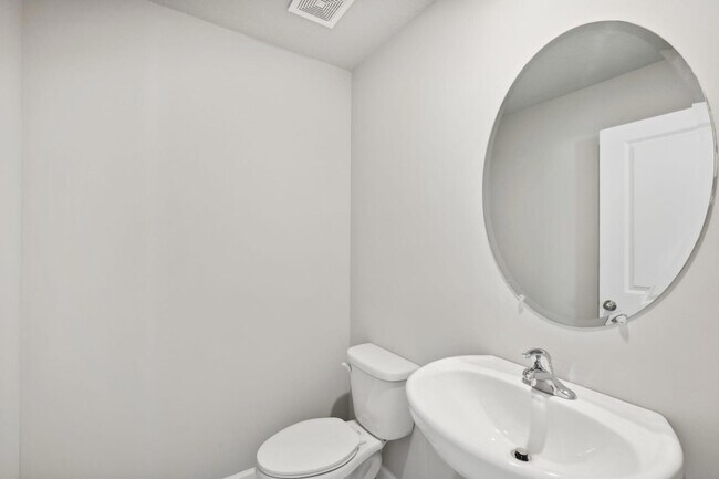 Building Photo - 423 Salisbury Cir