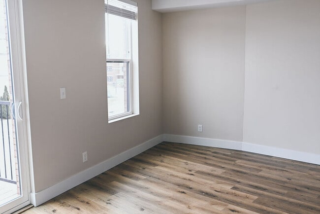 Building Photo - 754 Mt Vernon Ave