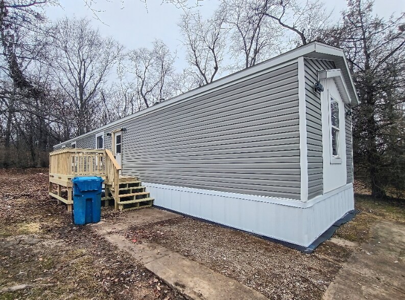 Building Photo - 100 Deerwood Park