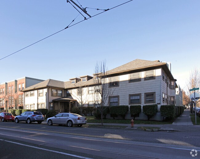Primary Photo - Lee Apartments