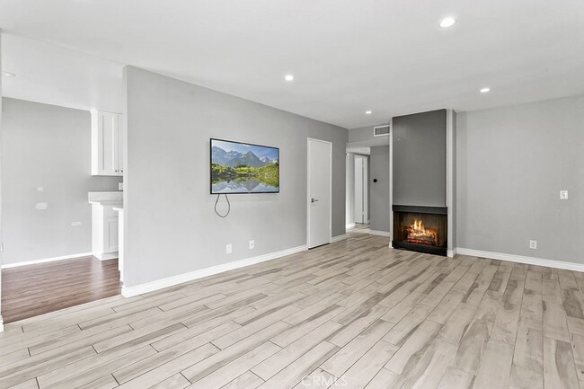 Building Photo - 26408 Via Roble