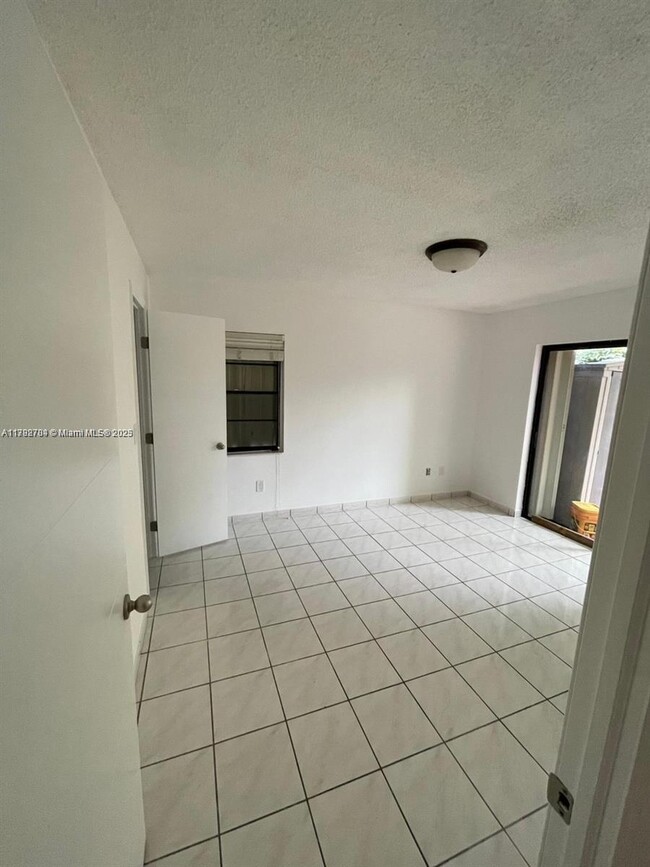 Building Photo - 4317 SW 136th Pl