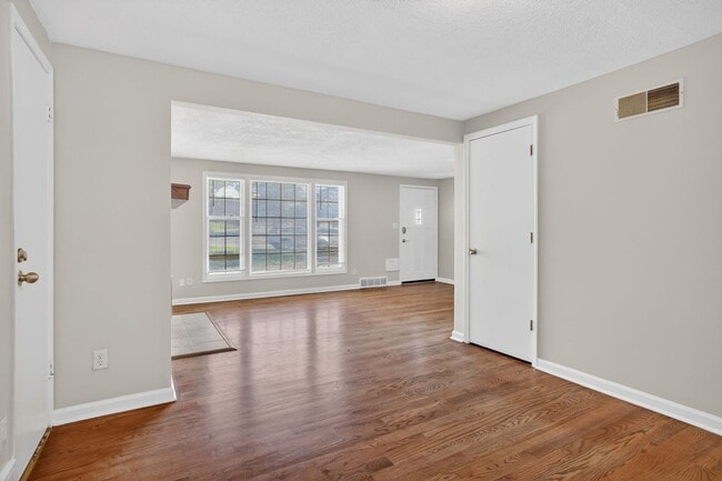 Building Photo - Your Next Home Awaits: 4BR/2BA in Desirable Prairie Village Location!