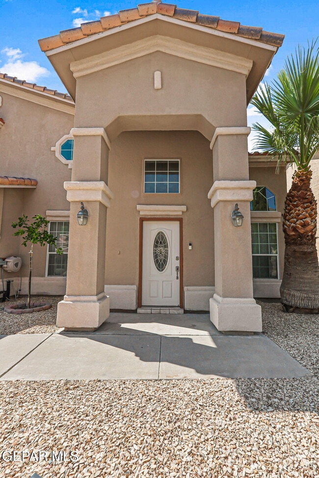 Building Photo - 951 Via Descanso Dr