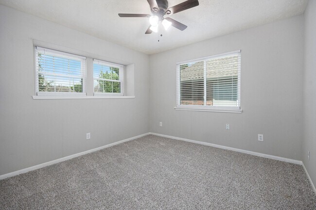 Building Photo - 14327 Sun Harbor Dr