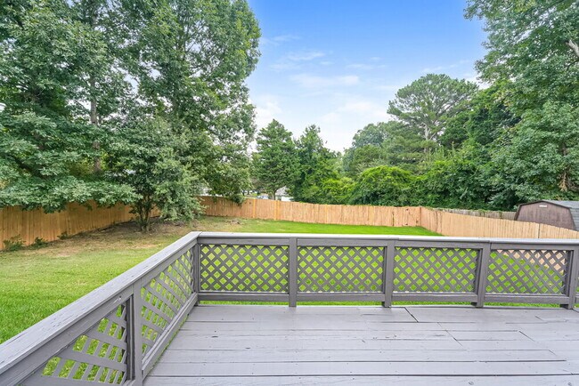 Building Photo - 2468 Mistletoe Ln SW