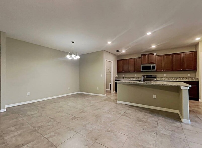 Building Photo - 10211 Cool Waterlily Ave