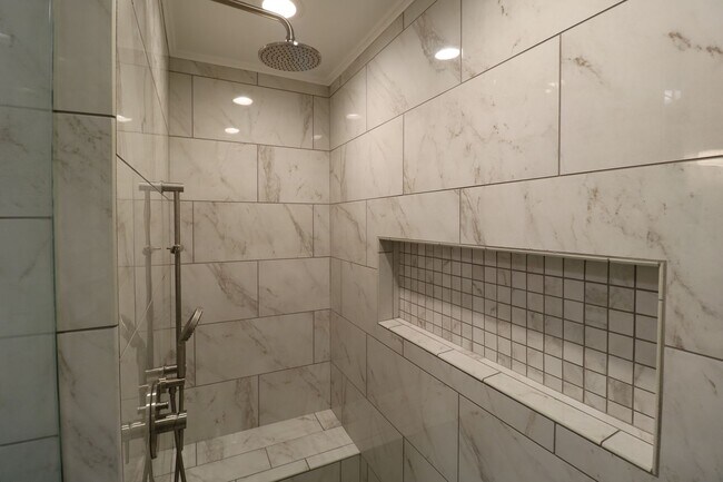Building Photo - 2832 Monticello Dr