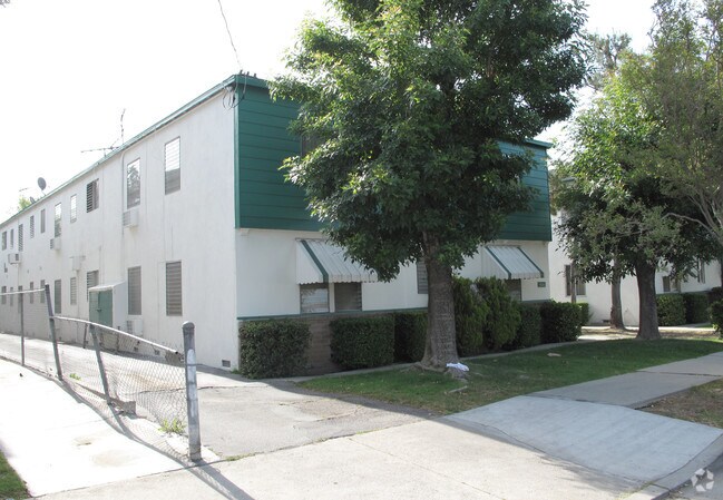 Building Photo - 5824-5828 Whitsett Ave