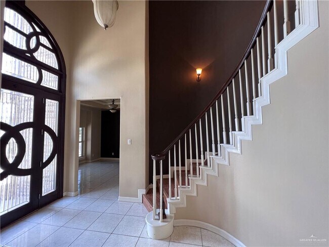 Building Photo - 3701 Blue Jay Dr