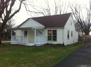 Building Photo - 3 Bed, 1 Bath w/2 bonus rooms - 5 min from Wright-Patt AFB, Cape Cod style in Riverside