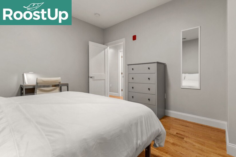Building Photo - Furnished Bedroom with Private Bath in South Boston