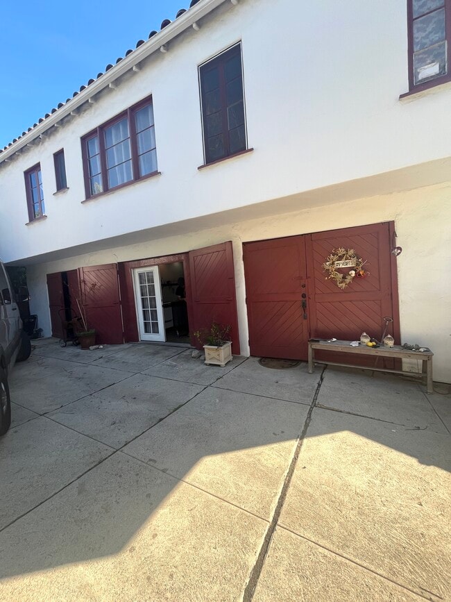 Building Photo - 652 Tularosa Dr