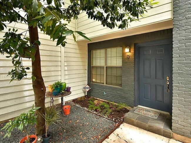 Building Photo - Updated North Austin Townhome with Exceptional Outdoor Space