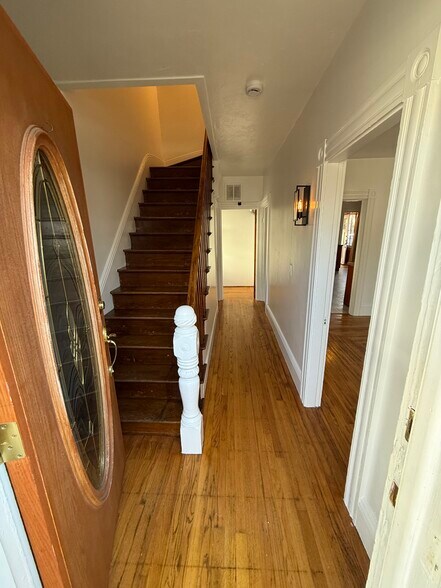 Building Photo - 9 Chilton St