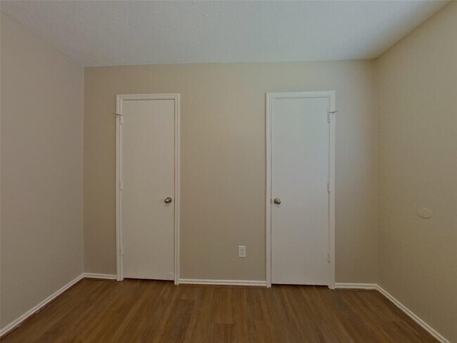 Building Photo - 33107 Cottonwood Bend