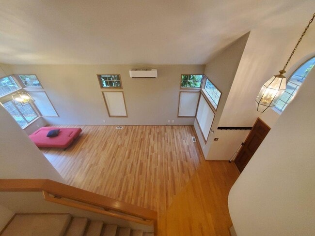 Building Photo - 4 bed, 2.5 bath, 2 car garage on spacious ...