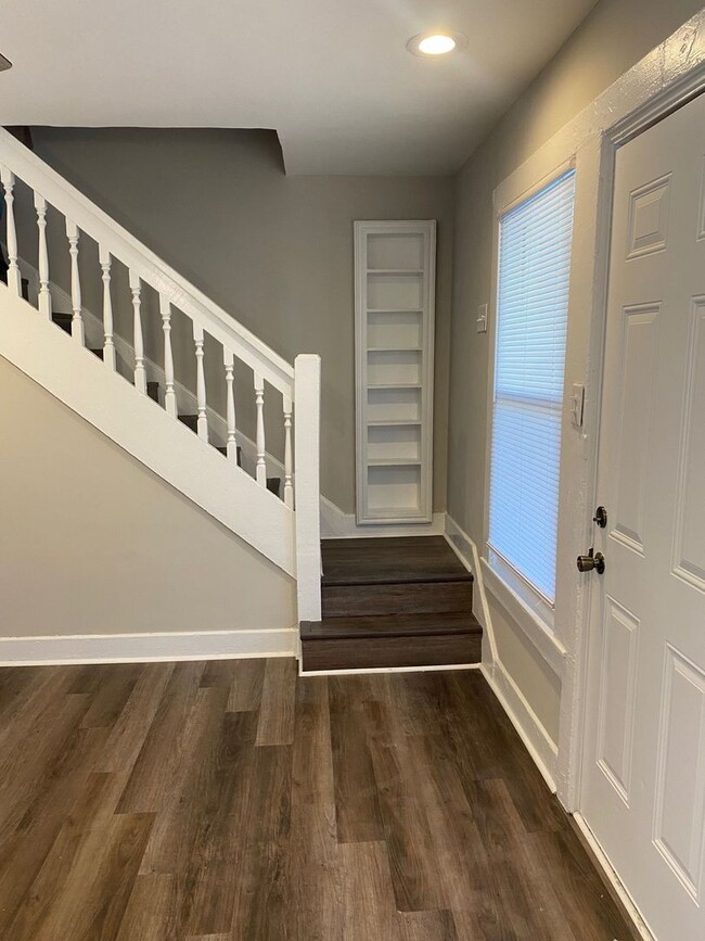 Building Photo - Renovated 2-Bedroom Duplex – Move-In Ready...