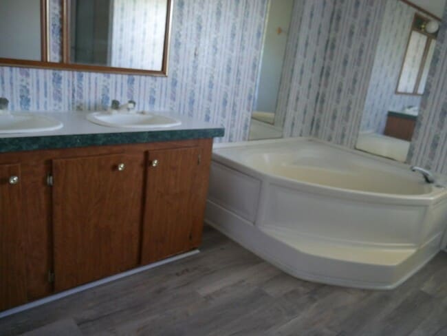 Building Photo - Adorable mobile home in Quitman