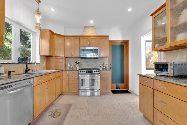 Building Photo - 1524 Siena Ave