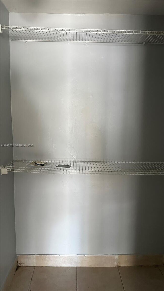 Building Photo - 732 Moffett St