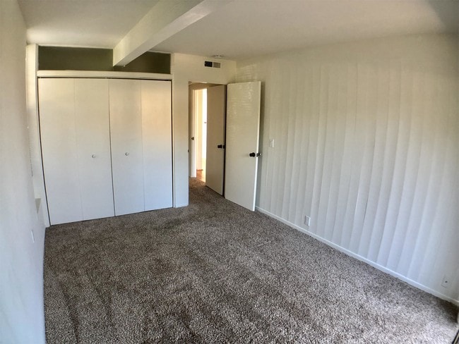 Building Photo - 328 Glenneyre St